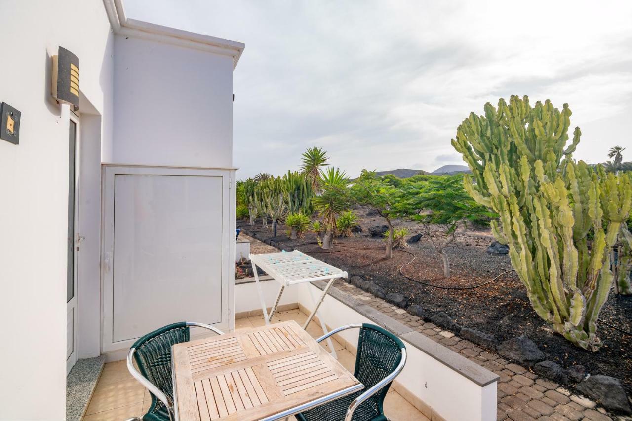 Charco Del Palo Bungalows Exterior photo
